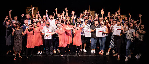 KulturKometen-Preisträger*innen 2019 auf der Bühne im Ballhof 1